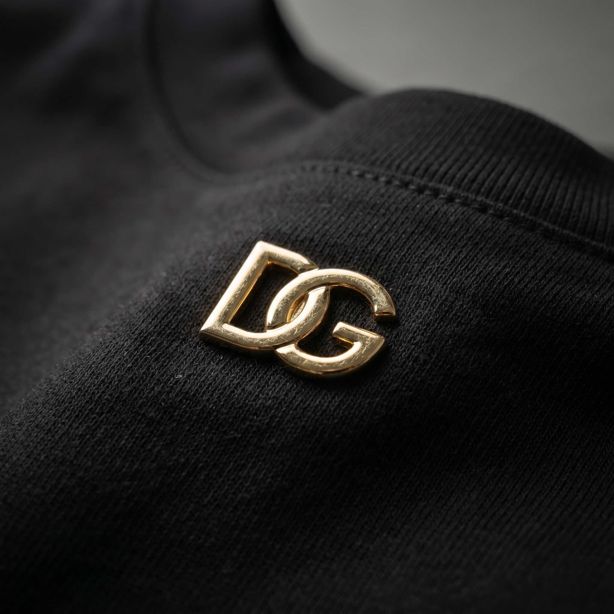 DOLCE & GABBANA METAL DG LOGO BLACK TEE